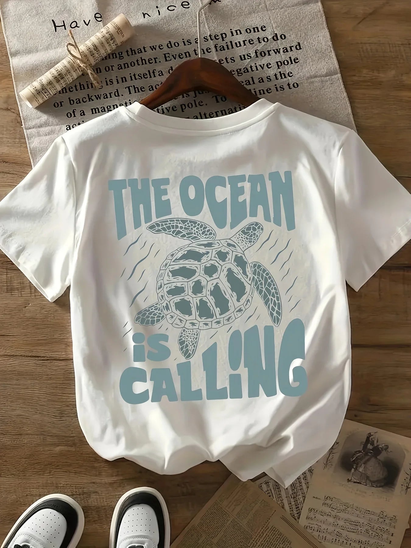 Vibrant Turtle Graphic Print T-Shirt Women Crew Neck Geometric Pattern Female Short Sleeve Casual Tee for Summer
